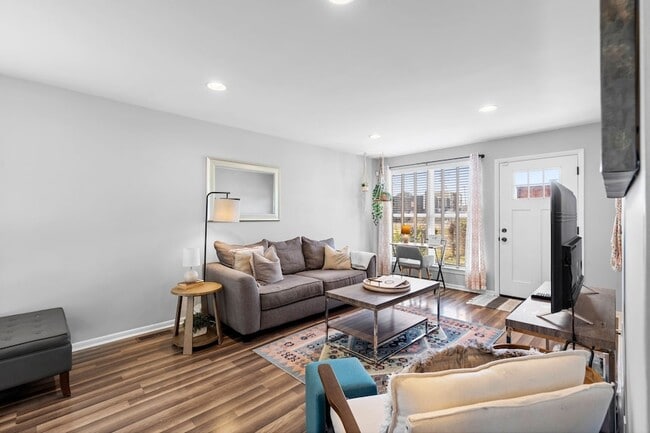 Building Photo - 1122 2nd Ave S