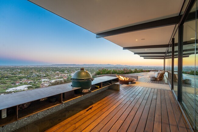Building Photo - 4925 E Red Rock Dr