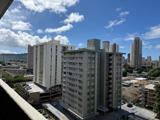 Building Photo - Hono Hale C112