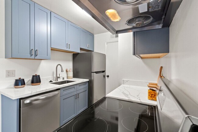 Building Photo - 5319 Ridgeview Cir