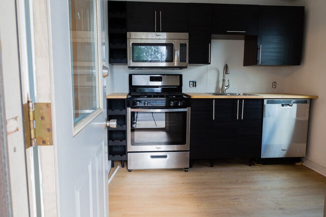 Building Photo - Available AUGUST 2026 - Updated 2 Bedroom Home in Mt. Washington!