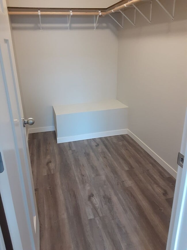 Building Photo - Modern Living in a 3-Bed, 2-Bath Townhome with Attached 2 Car Garage