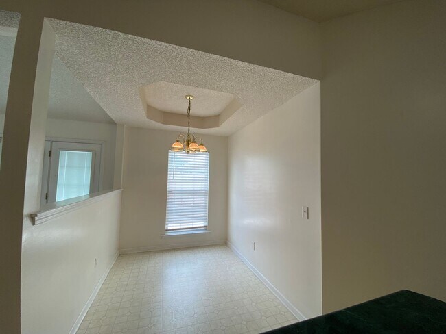 Building Photo - 1835 Lawnwood Dr