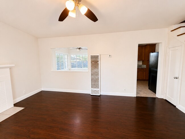 Building Photo - 546 El Camino Ave