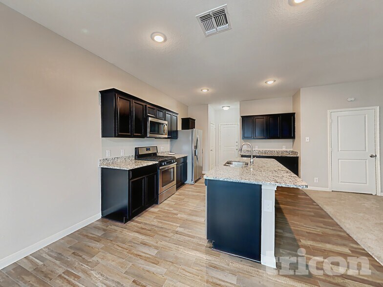 Building Photo - 4945 Hallies Gdn