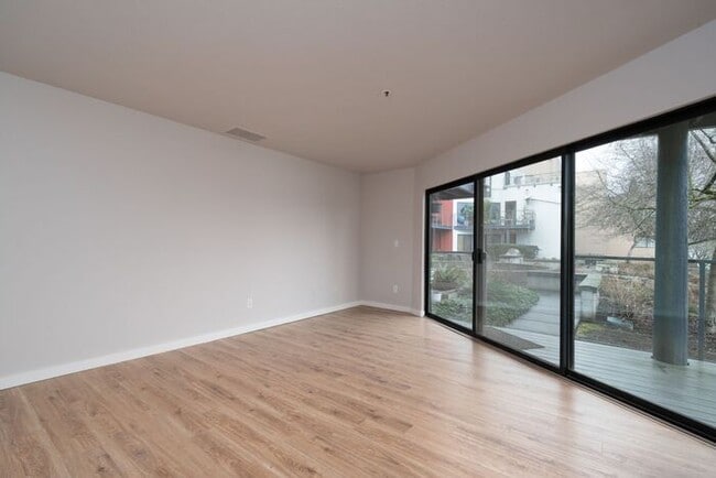 Building Photo - Modern Waterfront Living at The McCormick Pier! Call TODAY to schedule a tour! 503-664-4101