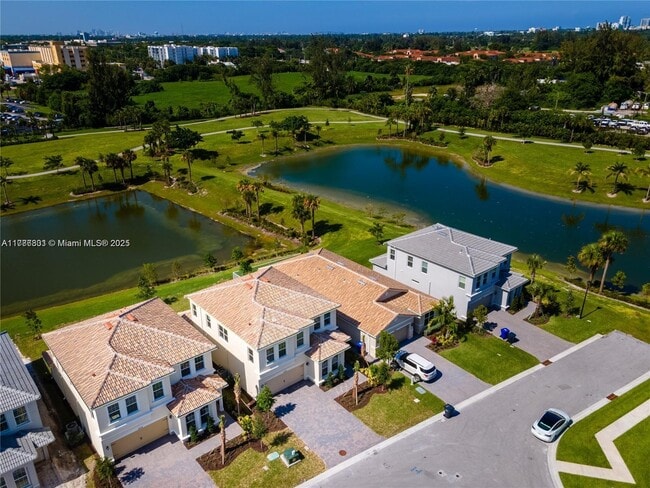 Building Photo - 3701 Greenway Dr