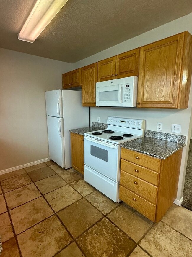 Building Photo - BRENTWOOD CONDO 2 Bed 1 Bath with Optix in...