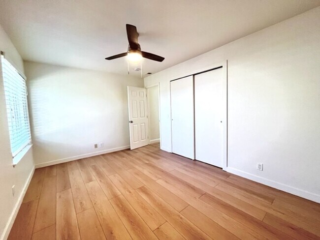 Building Photo - Updated and Move-In Ready 3BD/2BA, Single-...