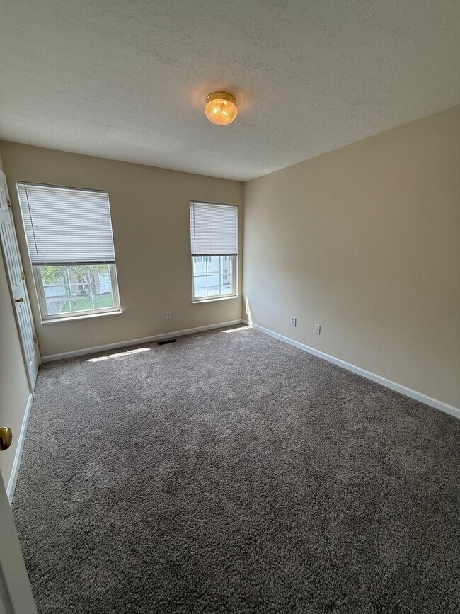 Building Photo - Lovely 4 Bedroom 2.5 Bath Home in convenient West Knox location