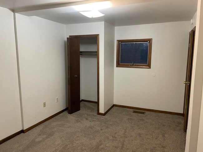 Building Photo - 315 E Brady Rd