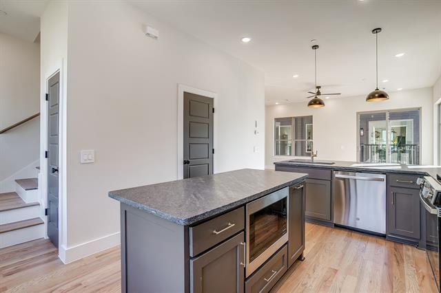 Building Photo - 302 Foch St