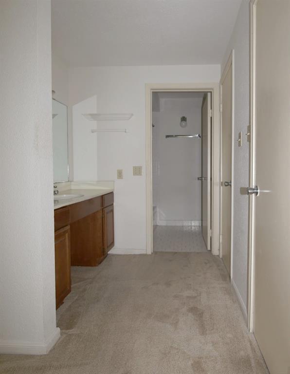 Building Photo - 2475 Underwood St