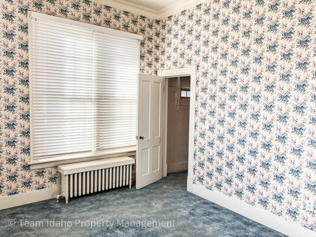 Building Photo - Charming 3bed/3bath home in Historic Fort Russell District