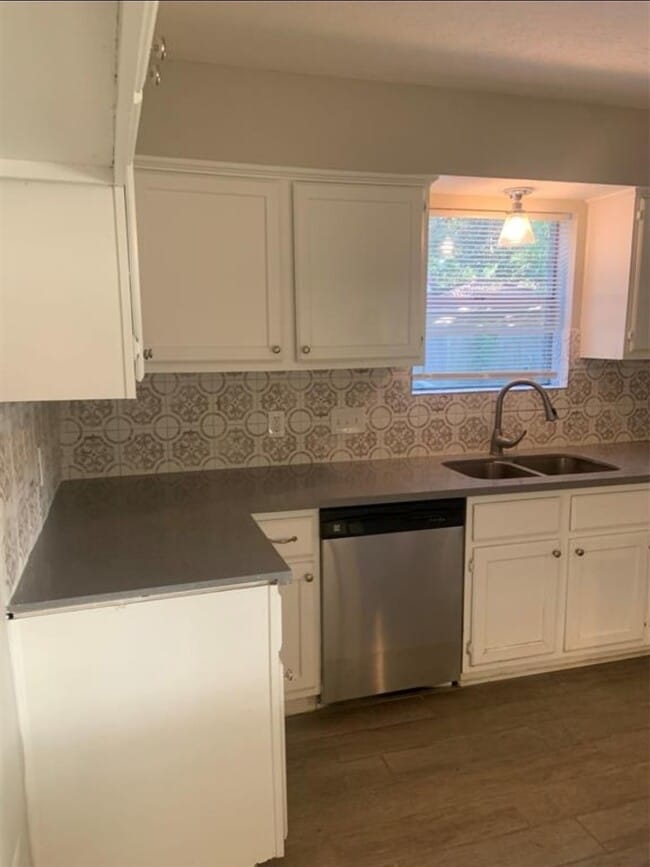 Building Photo - 3211 Highland Laurels Dr