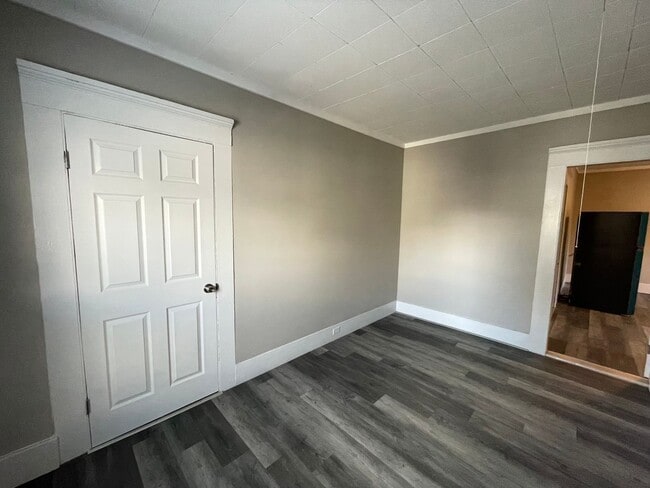 Building Photo - 325 Amherst St