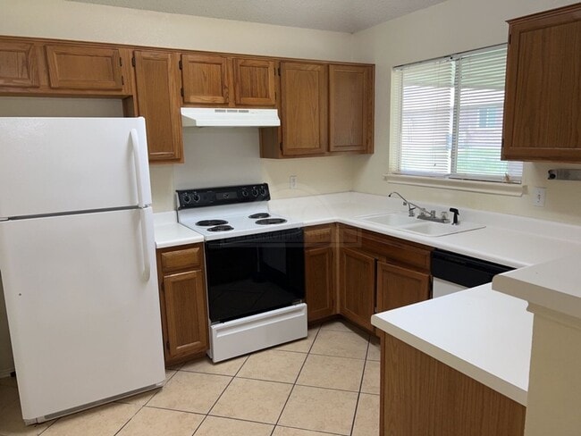 Building Photo - 4203 Bluestem Ln
