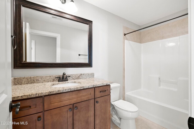 Building Photo - 585 Herons Brook Dr