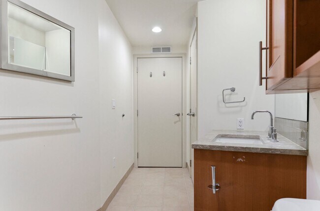 Building Photo - Washington Square Luxury Living on 10th Fl...