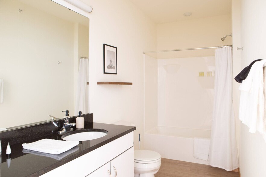 Building Photo - 1031 S 1st St