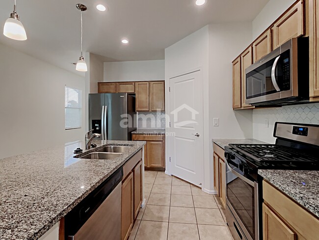 Building Photo - 6870 E Via Arroyo Largo