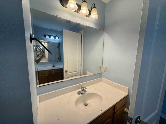 Building Photo - 6206 W Desoto St