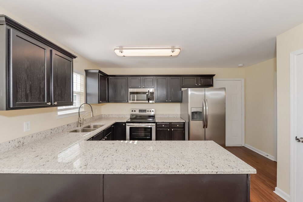 Building Photo - 1043 Vanguard Dr