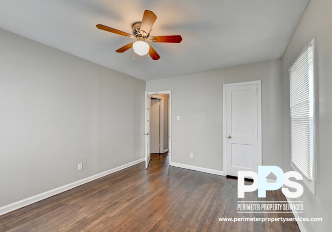 Building Photo - 2821 Palm Dr