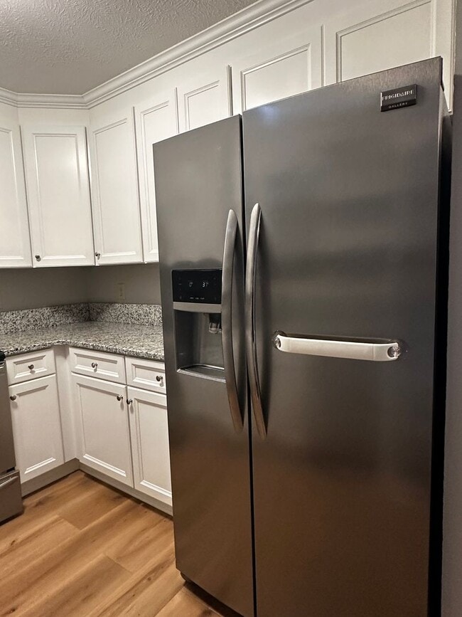 Building Photo - 2 Bedroom/2.5 Bath in Lyn Mar Downs