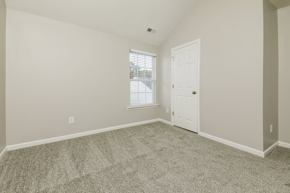 Building Photo - 1550 Pebble Ridge Dr