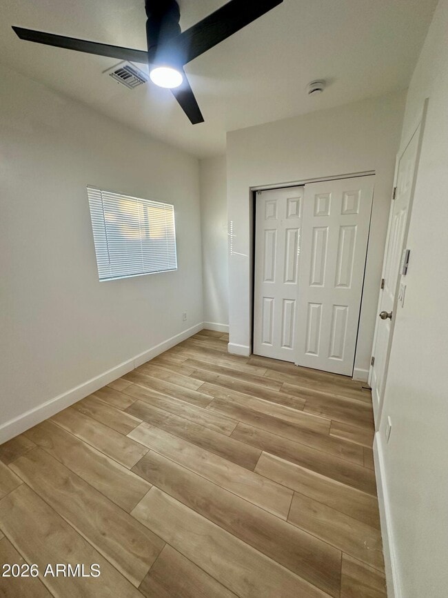 Building Photo - 3125 E Oak St