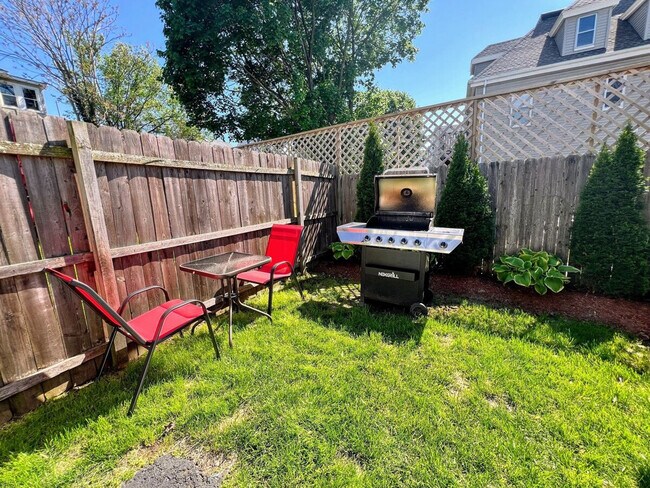 Building Photo - 810 Broadway-SI ID1511377P