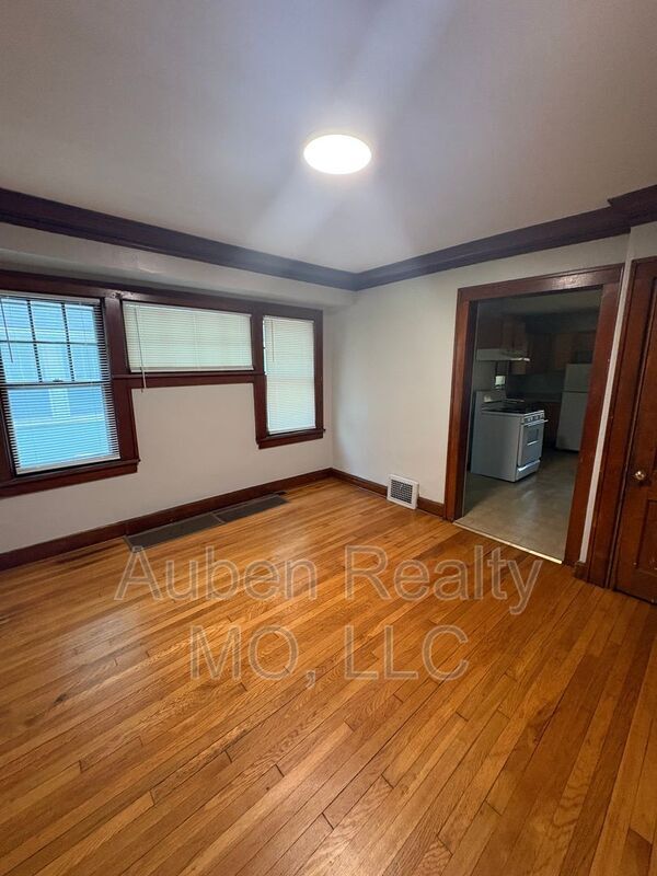 Building Photo - 5424 Charlotte St