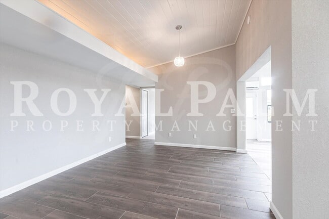 Building Photo - Renovated 3BR Home in The Forest — Seasonal Charm & Holiday Savings – Apply by 12/15 for One Mont...