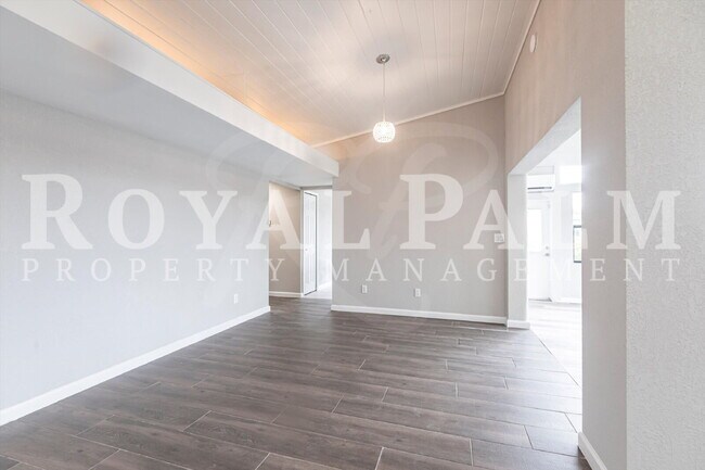 Building Photo - Renovated 3BR Home in The Forest — Seasonal Charm & Holiday Savings – Apply by 12/31 for One Mont...