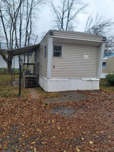 Building Photo - 3625 S Douglas Ave