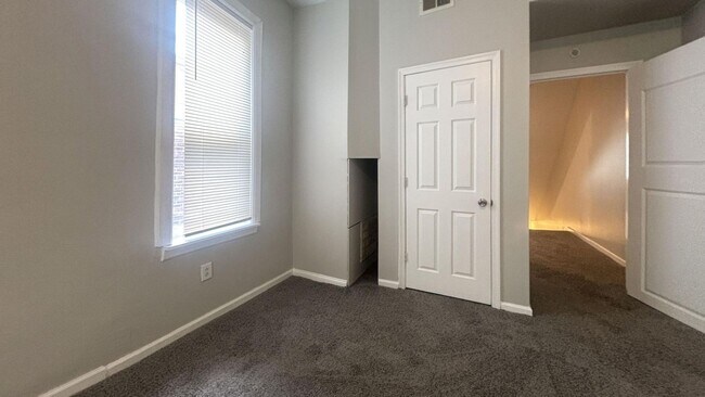 Building Photo - 3329 Ridge Ave