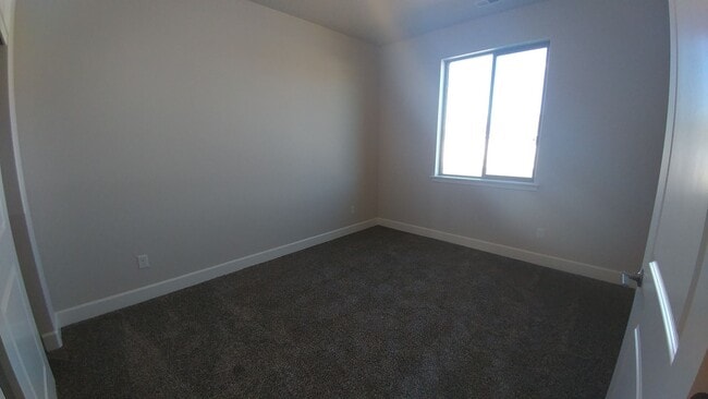 Building Photo - Modern 3 Bed, 2 Bath Pro-Made Rambler in R...