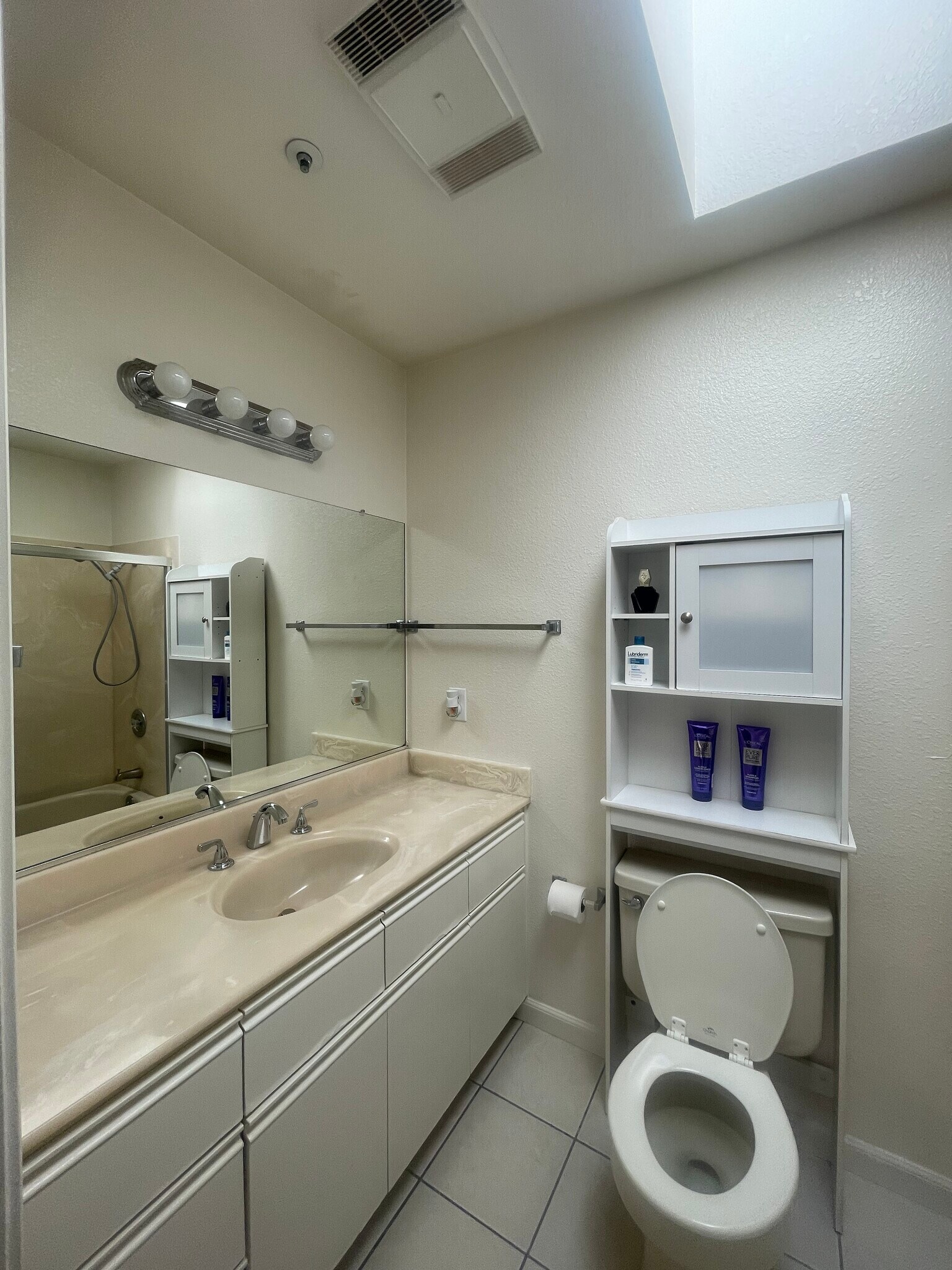 Building Photo - 1026 San Luis Cir