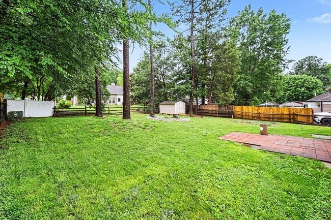 Building Photo - 7601 Swedish Ivy Ln