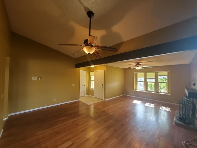 Building Photo - Single Family and Single Story Beautiful H...