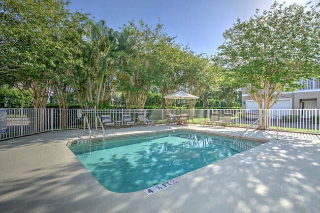 Building Photo - 1800 Bayshore Way