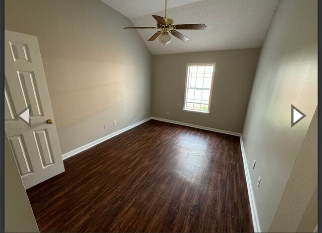 Building Photo - 3 bed 3 bath house! Water and Internet included!!