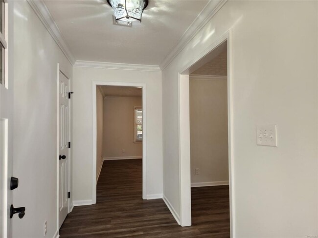 Building Photo - 628 Shadow Ln