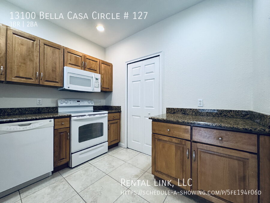Building Photo - 13100 Bella Casa Cir