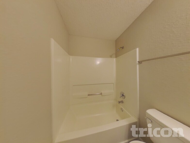 Building Photo - 9546 Gull Lake Dr