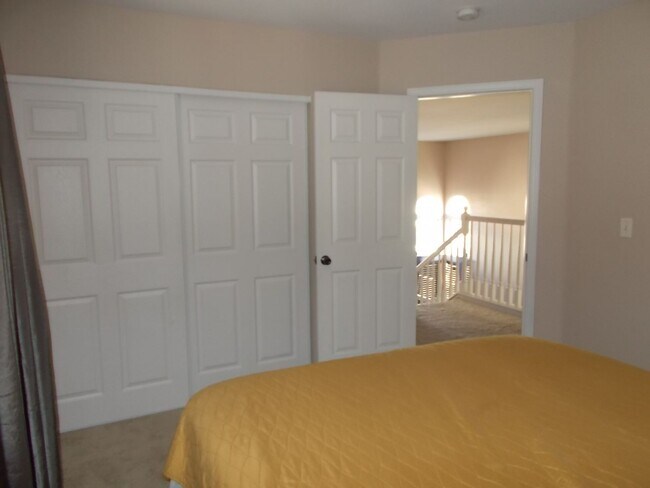 Building Photo - Comfort & Space in a Furnished Home