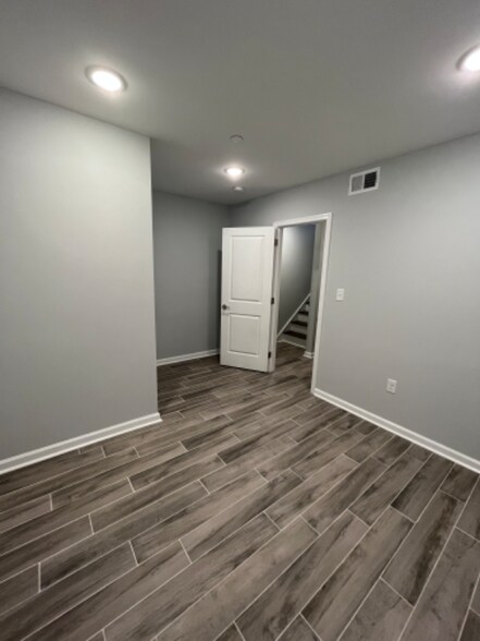 Building Photo - 4107 W Girard Ave