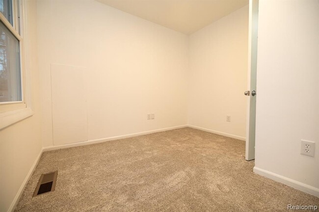 Building Photo - 9172 Millward Ave