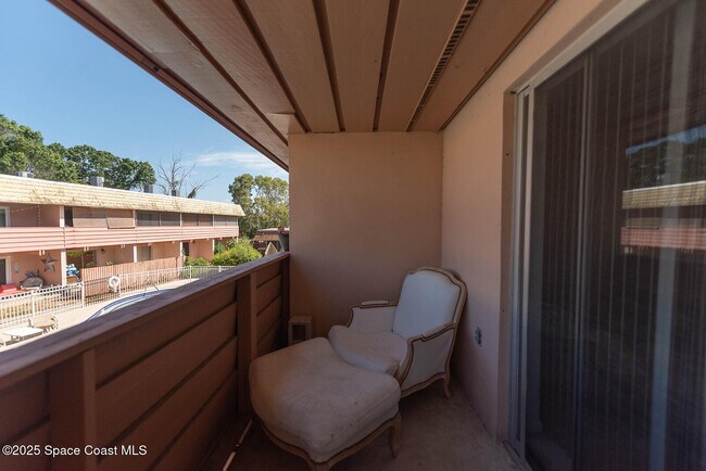 Building Photo - 2511 Country Club Dr